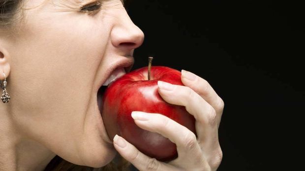 According to a study, eating an apple before going shopping causes a person to buy 25% more fruits and vegetables.