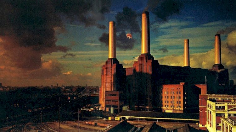 When Pink Floyd designed the “Animals” album cover, the inflatable pig tied to the power station broke free, causing Heathrow Airport to cancel all their flights.